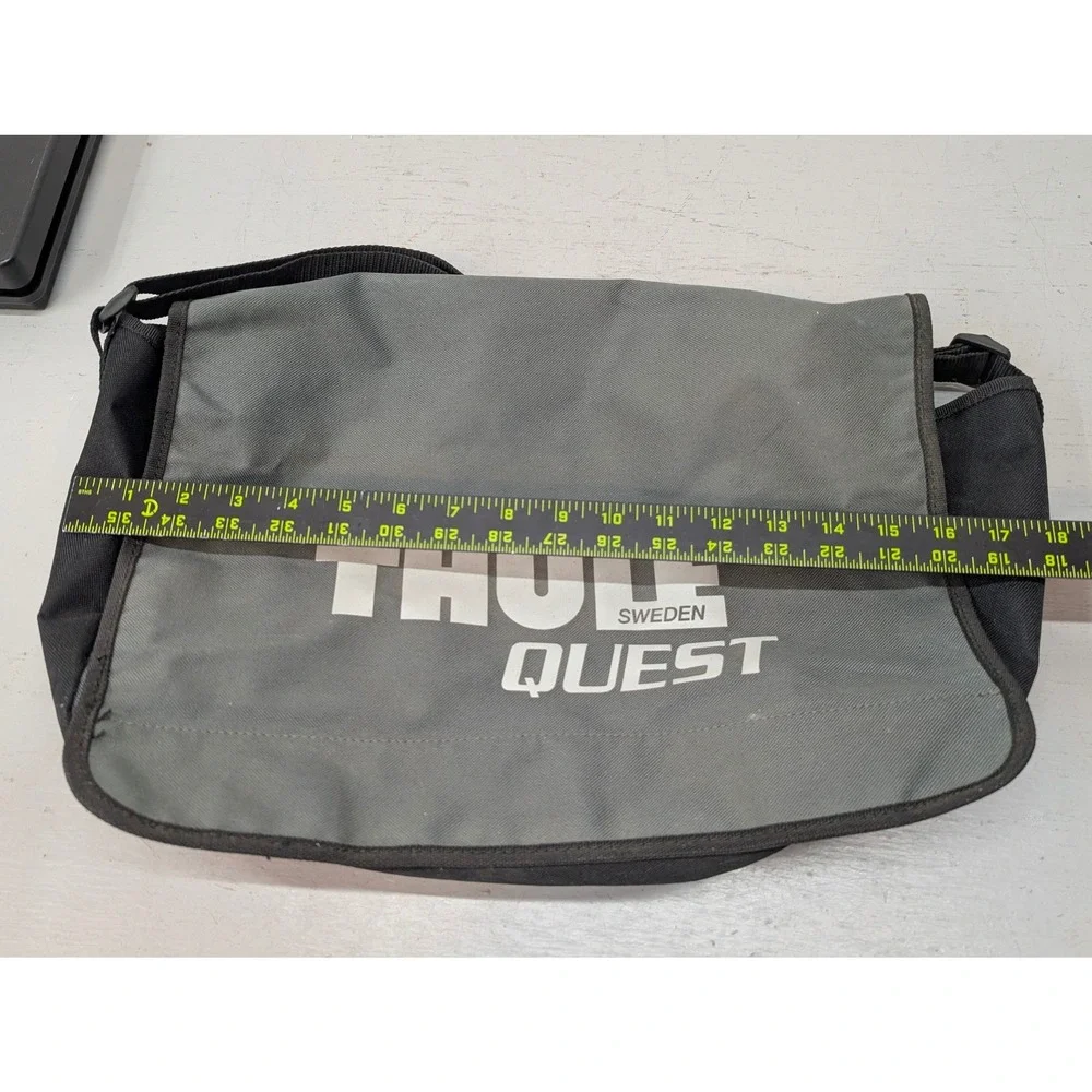 Thule Quest Travel Messenger Bag Black Grey Canvas Adjustable Strap Car Top